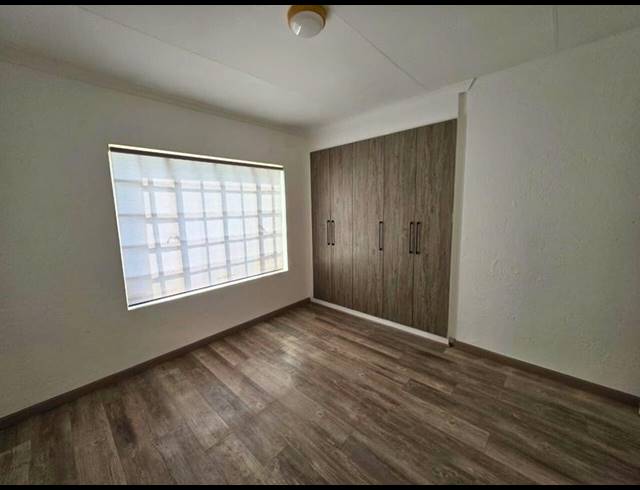 2 BEDROOM PROPERTY TO RENT IN GLEN MARAIS